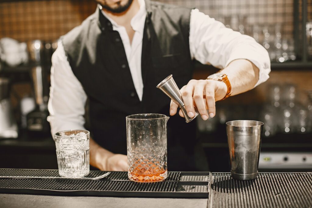 Mixology Classes for Solo Travelers